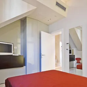 Apartment Ai Bareteri Luxury Canal View, Venice